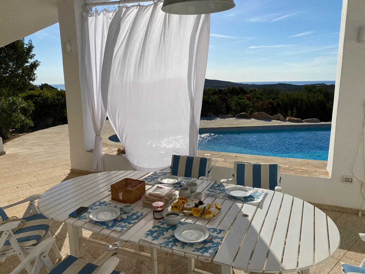 Casa Duccio - Luxury villa - Sardinia - Terrace at breakfast time